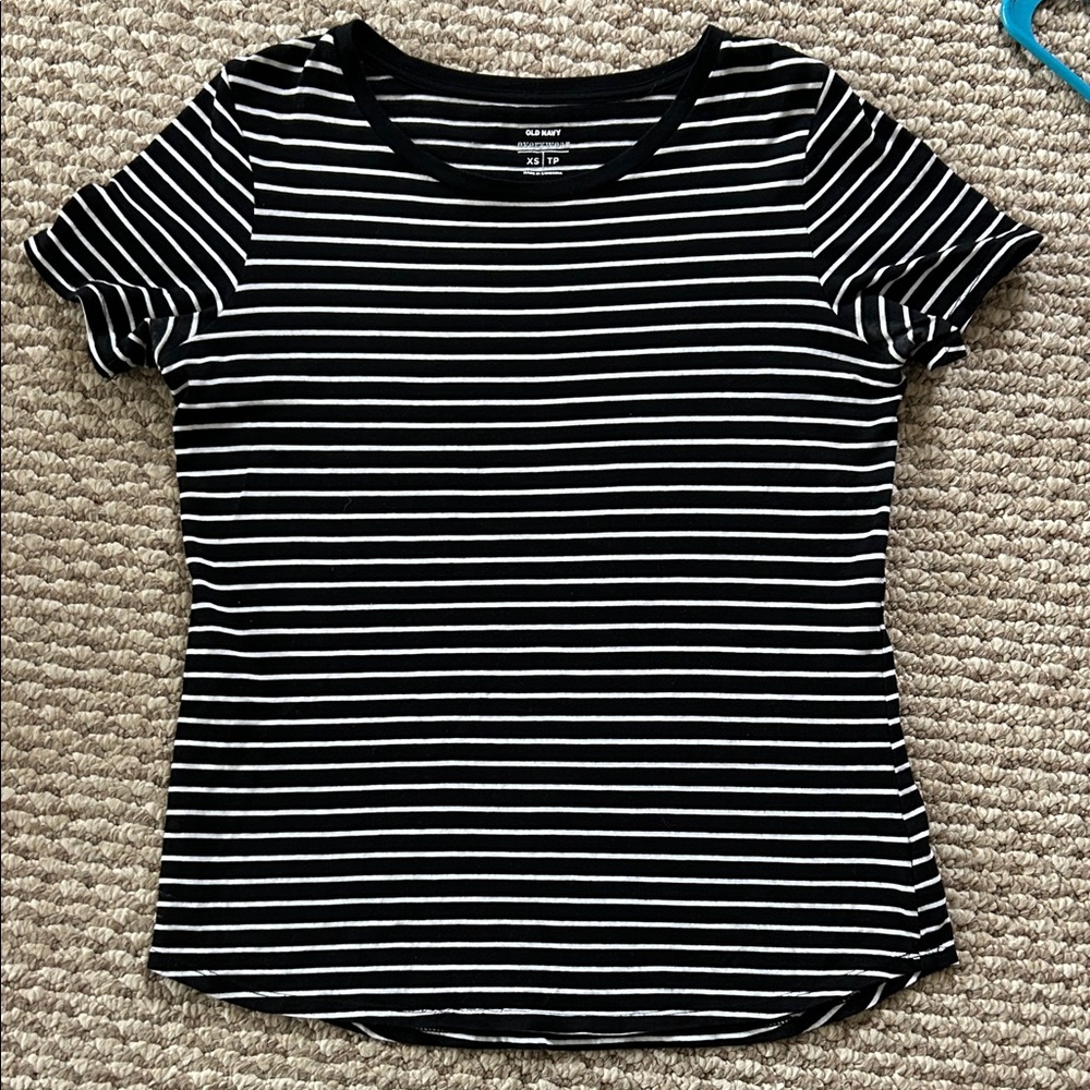Old Navy Women’s Black and White Striped Short Sleeve T-Shirt Top